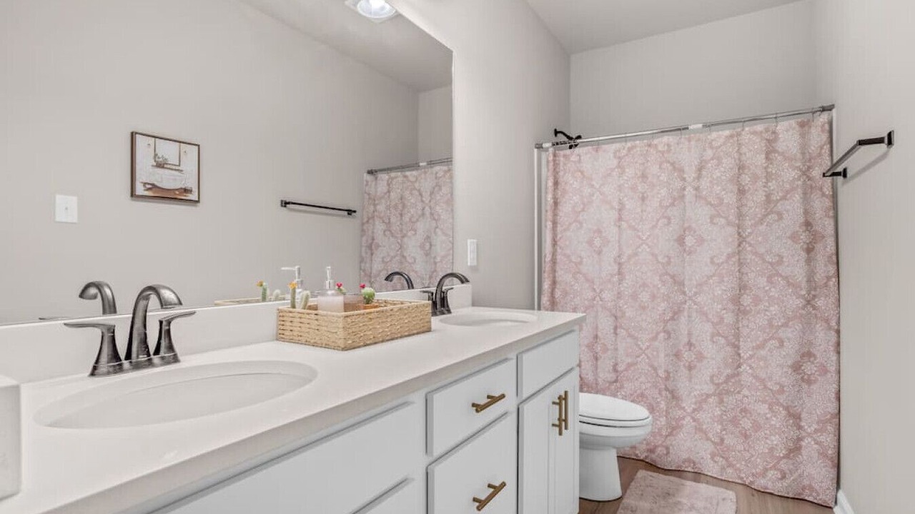 Photo of Bathroom in Highlands - Perkins