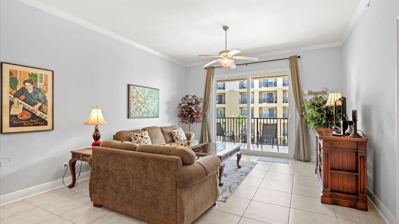 Photo of Livingroom in Henderson Point