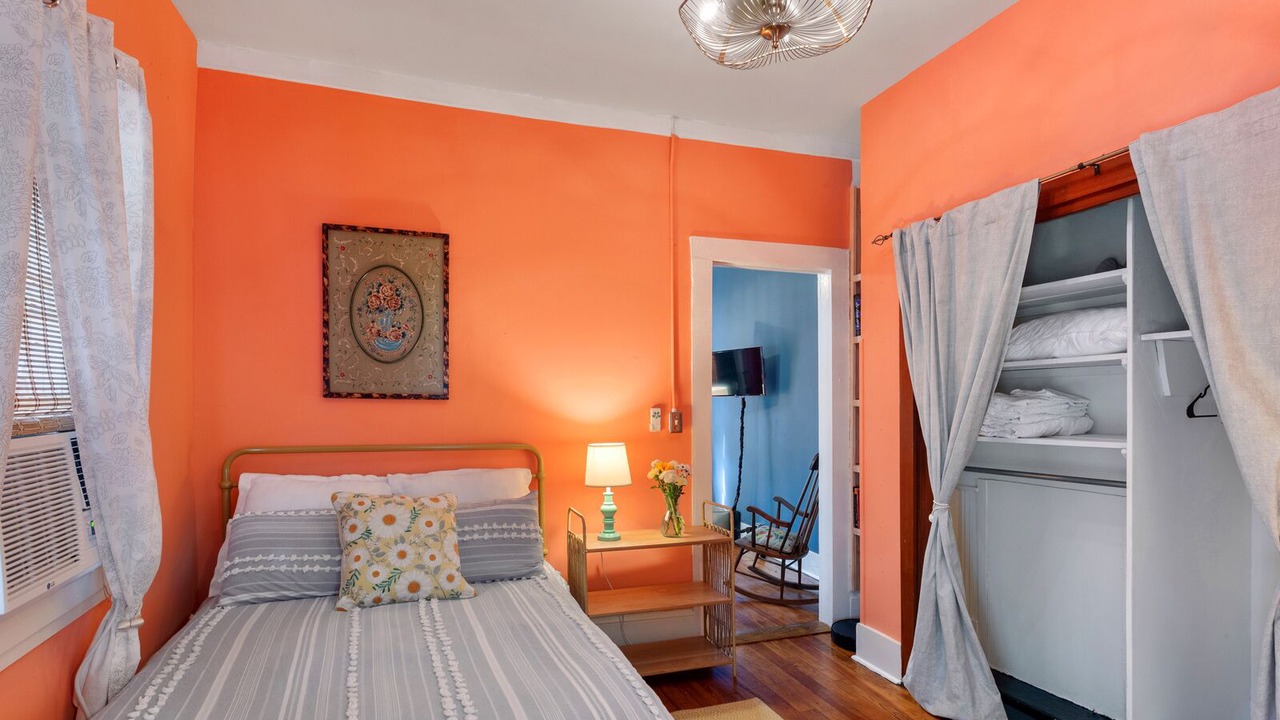Photo of Bedroom in Algiers Point