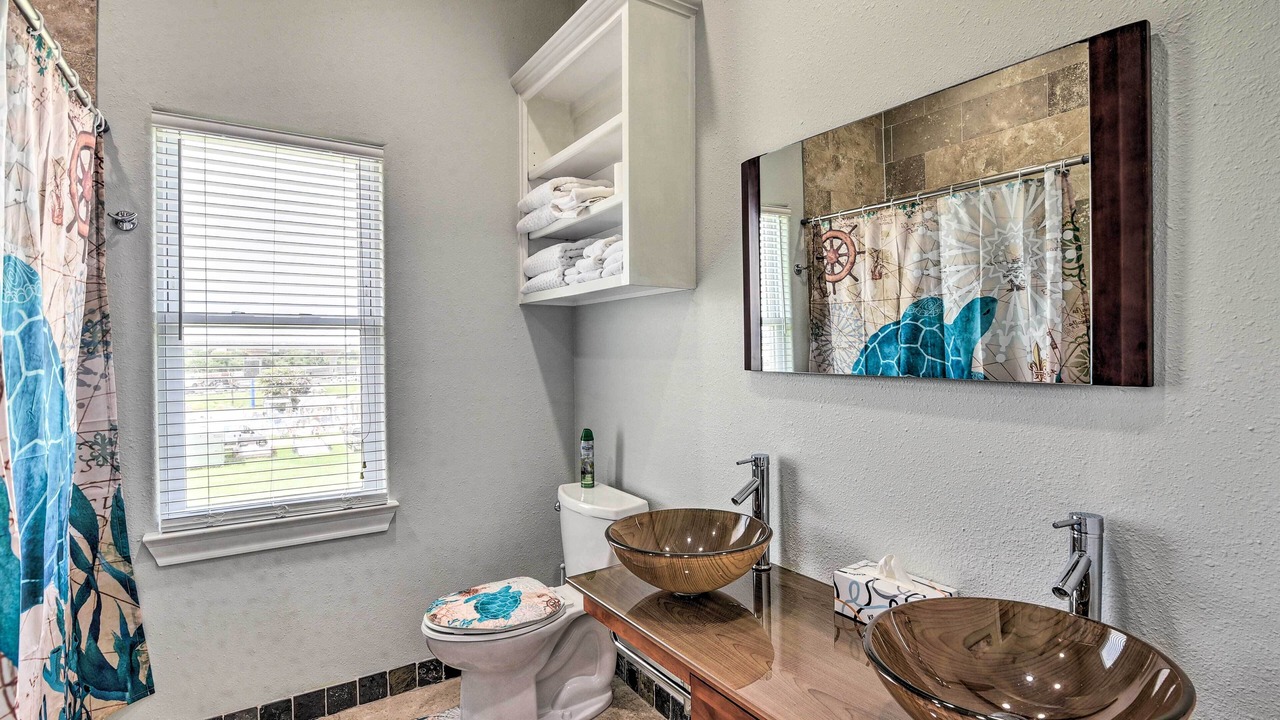 Photo of Bathroom in El Lago