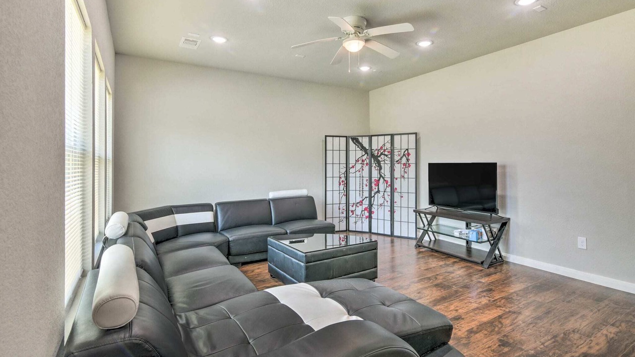 Photo of Livingroom in Texas City