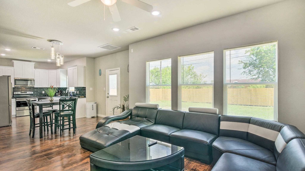 Photo of Livingroom in Texas City