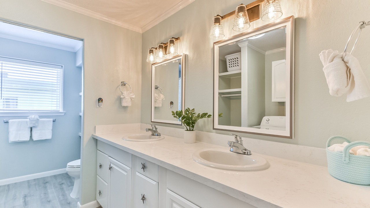 Photo of Bathroom in Jamaica Beach
