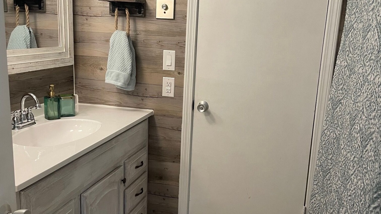 Photo of Bathroom in Diamondhead