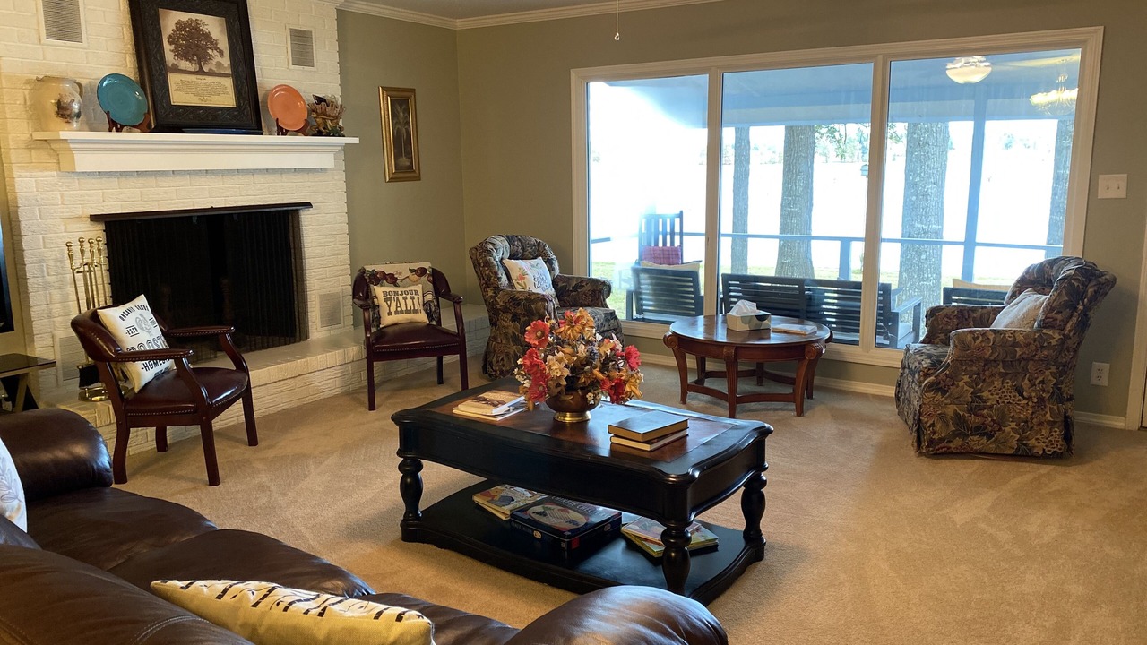 Photo of Livingroom in Farmerville