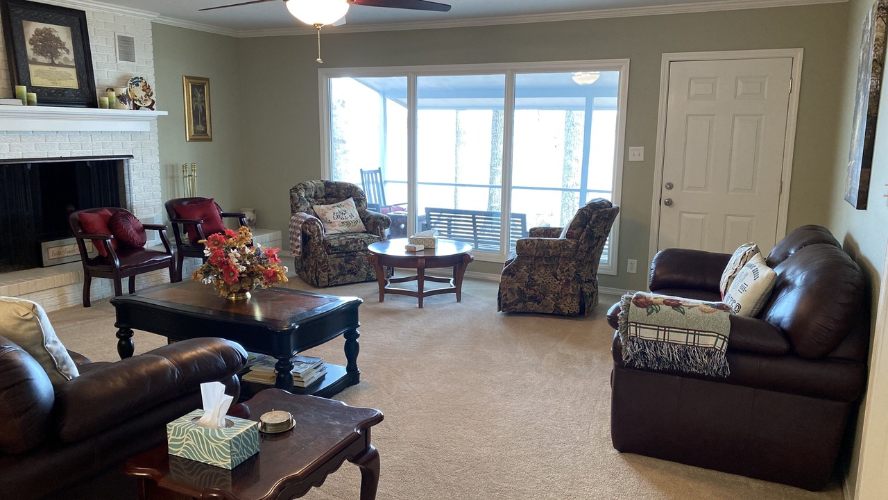 Photo of Livingroom in Farmerville