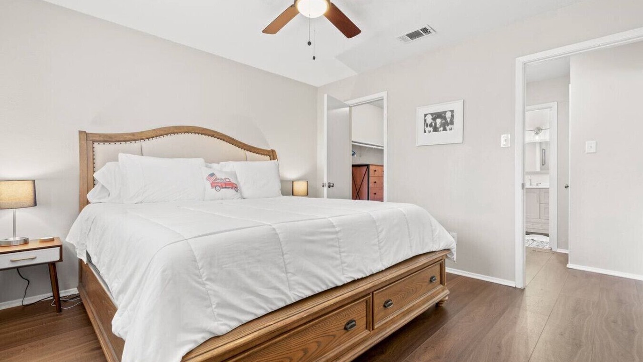 Photo of Bedroom in Central Arlington