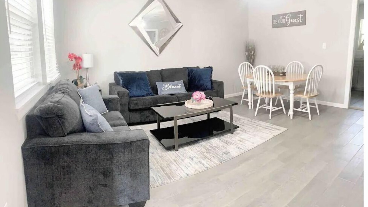 Photo of Livingroom in Orange