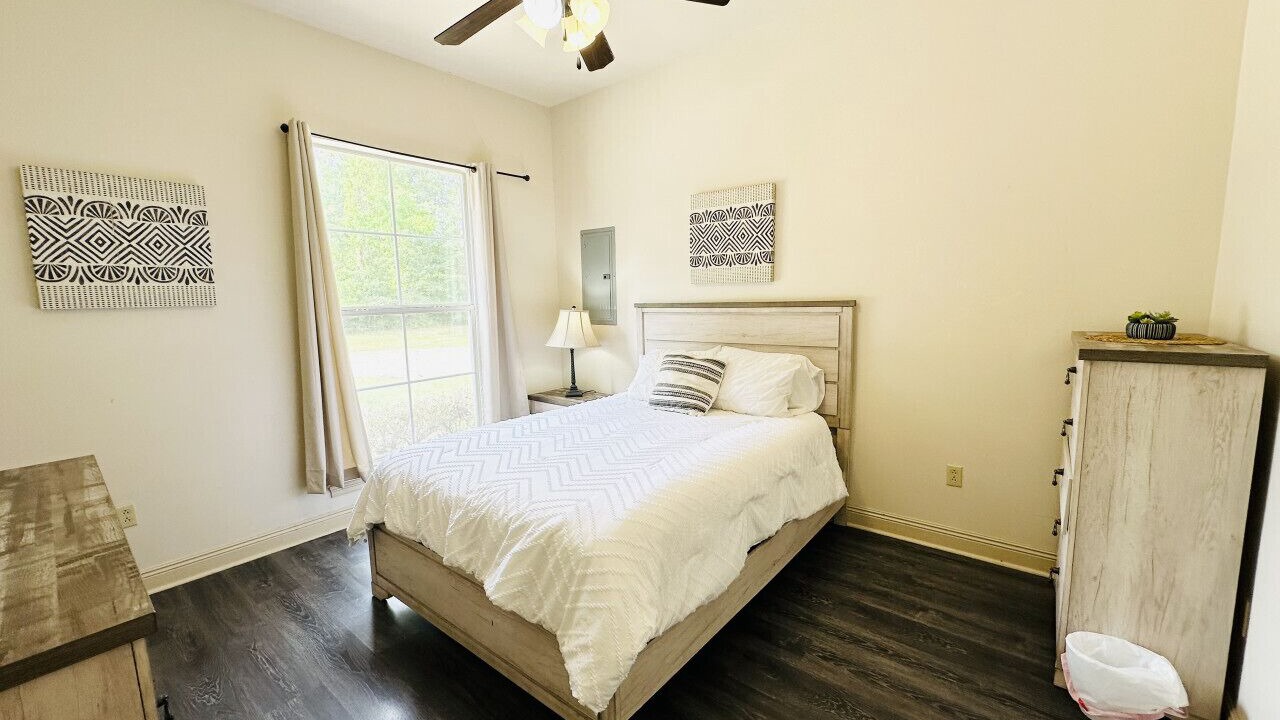Photo of Bedroom in Pine Grove