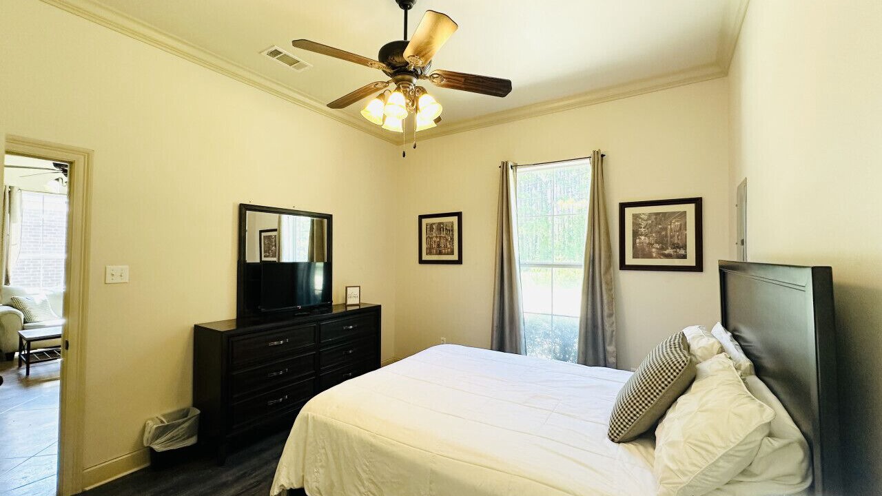 Photo of Bedroom in Pine Grove