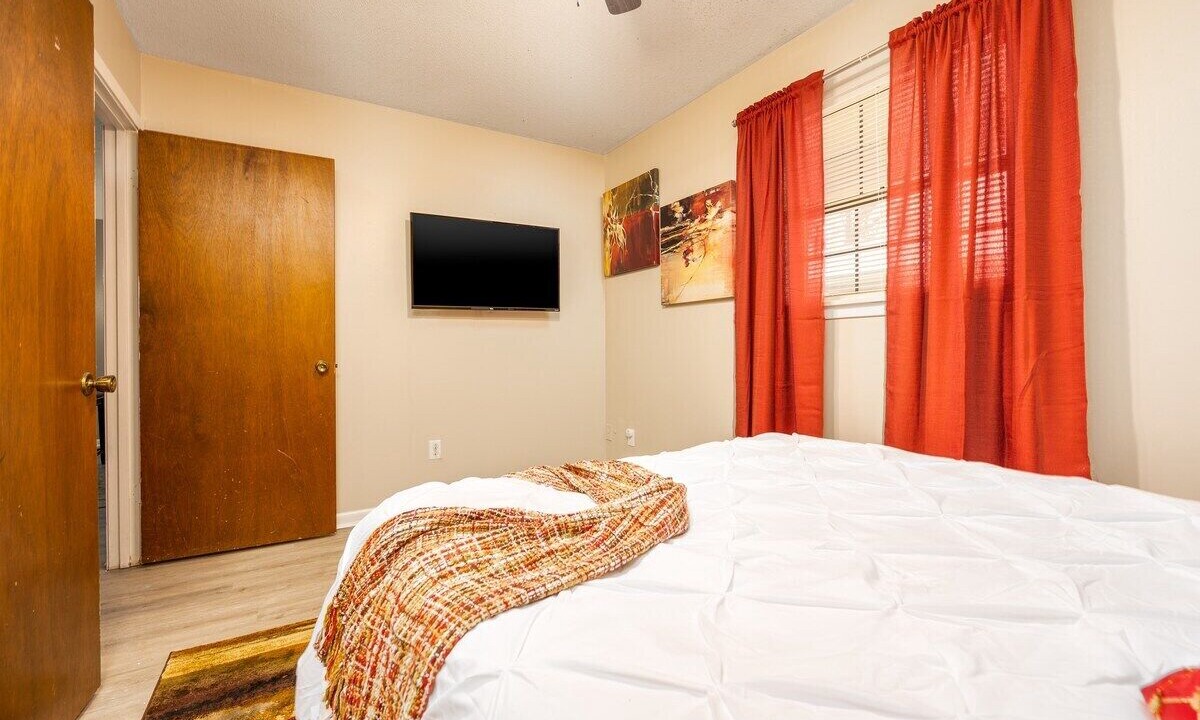 Photo of Bedroom in Pineville