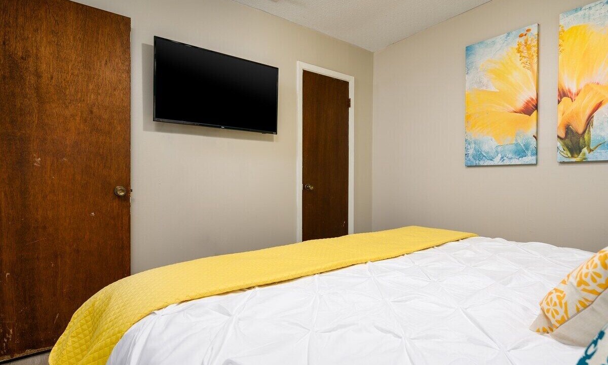 Photo of Bedroom in Pineville