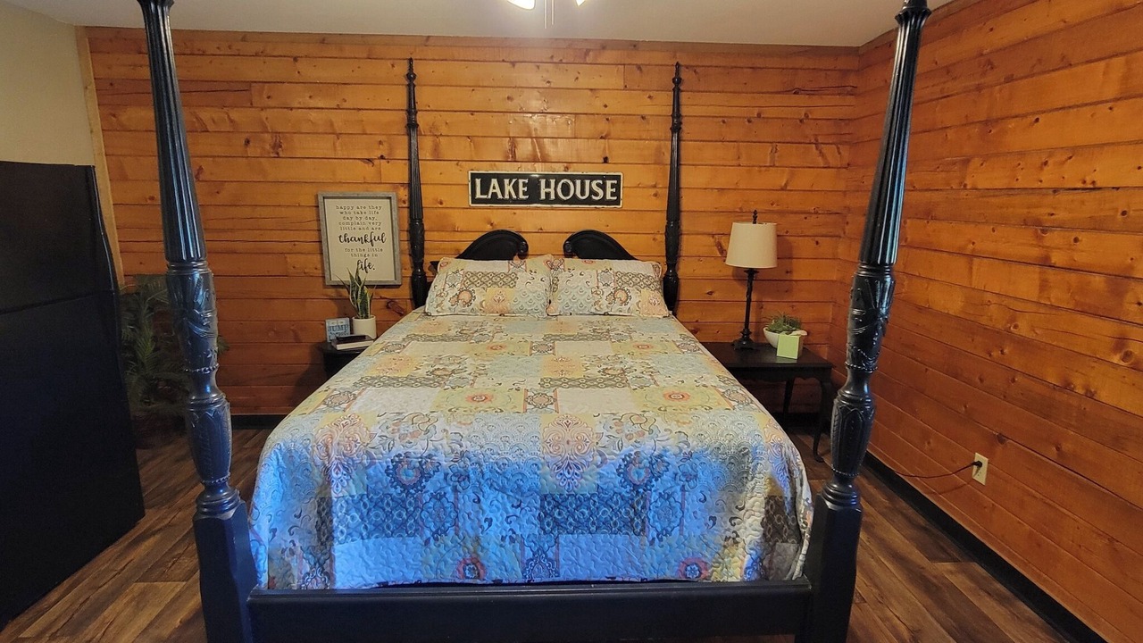 Photo of Bedroom in Uncertain