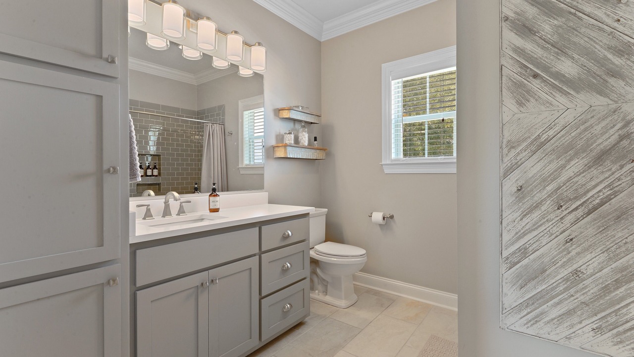 Photo of Bathroom in Oscar