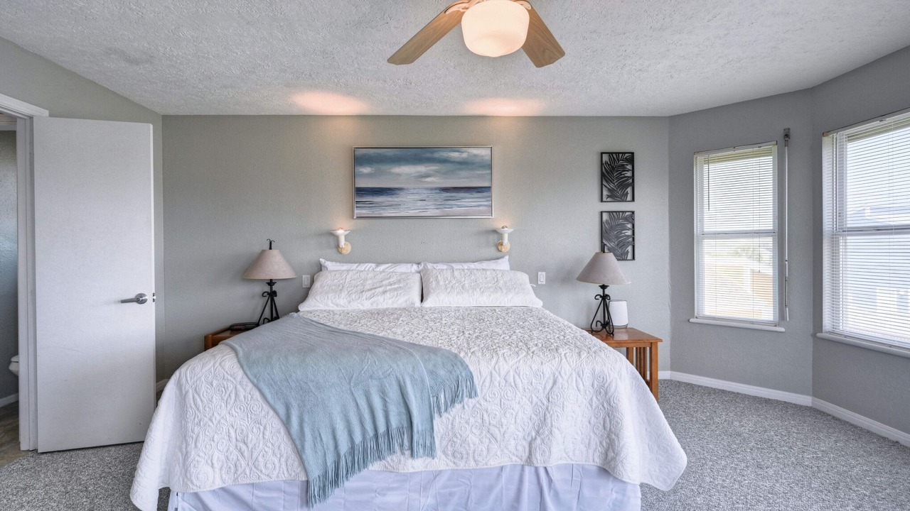Photo of Bedroom in Pirates Beach