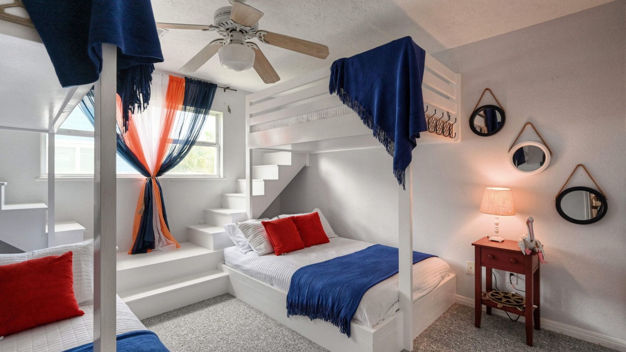 Photo of Bedroom in Pirates Beach