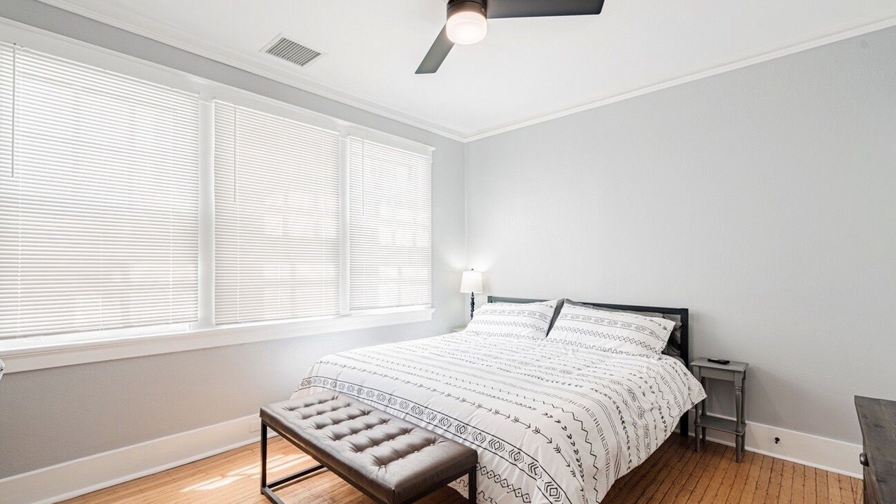 Photo of Bedroom in Central Carrollton Association
