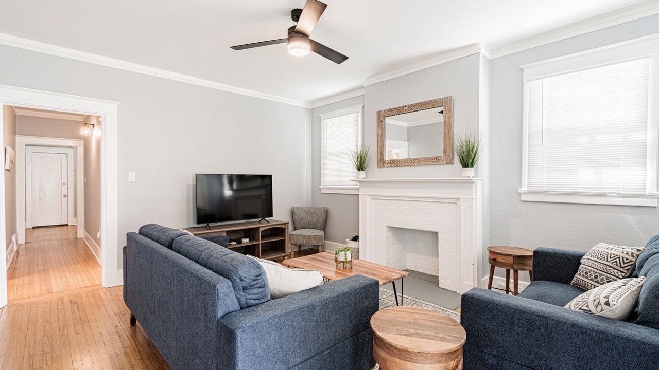 Photo of Livingroom in Central Carrollton Association