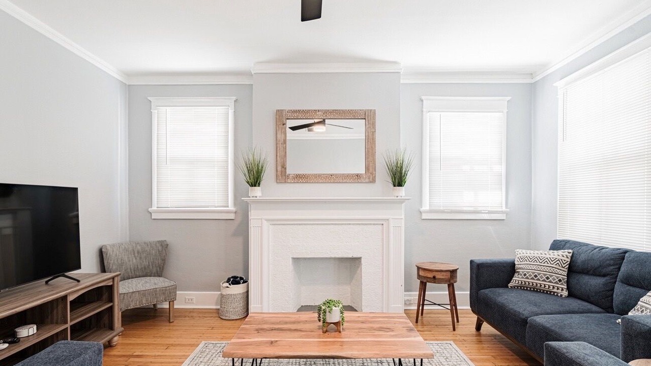 Photo of Livingroom in Central Carrollton Association