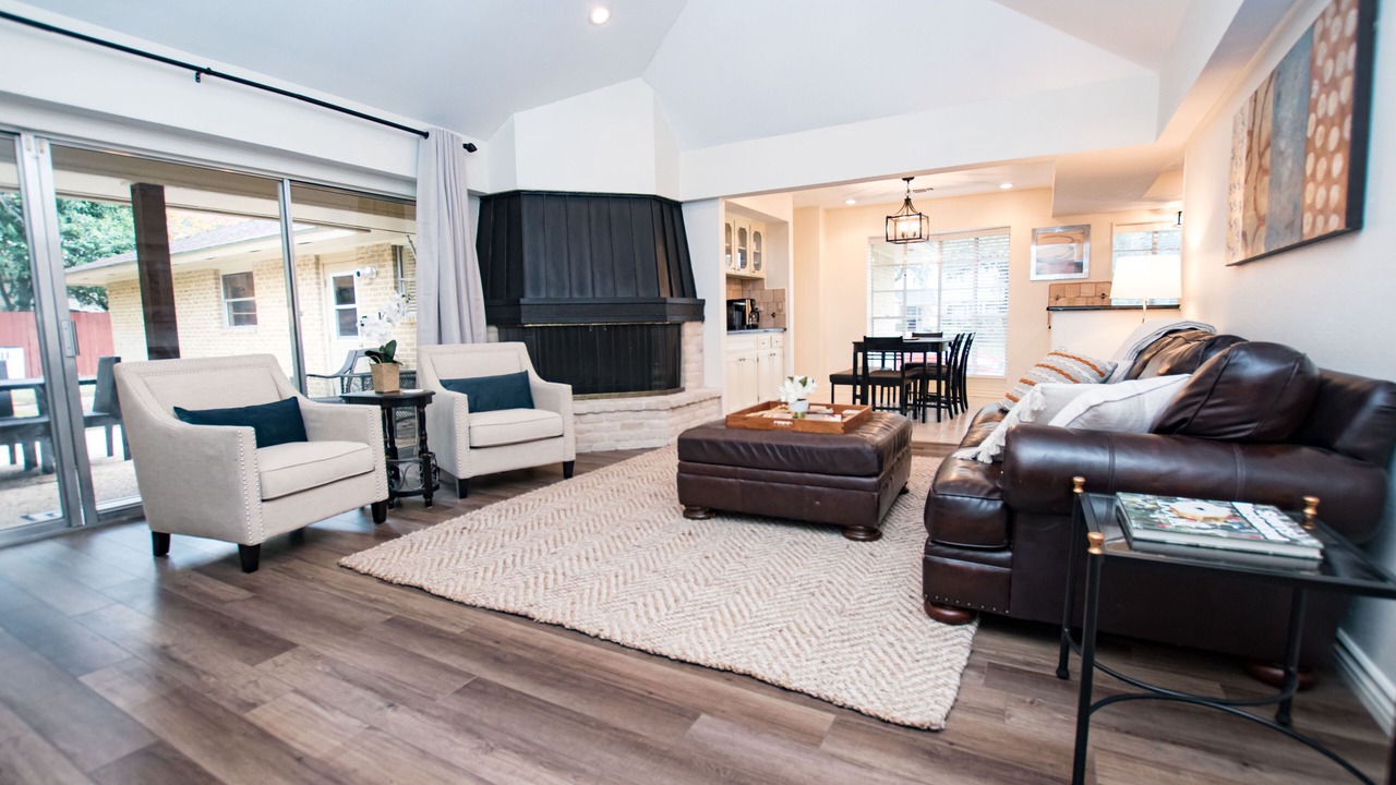 Photo of Livingroom in Whispering Oaks