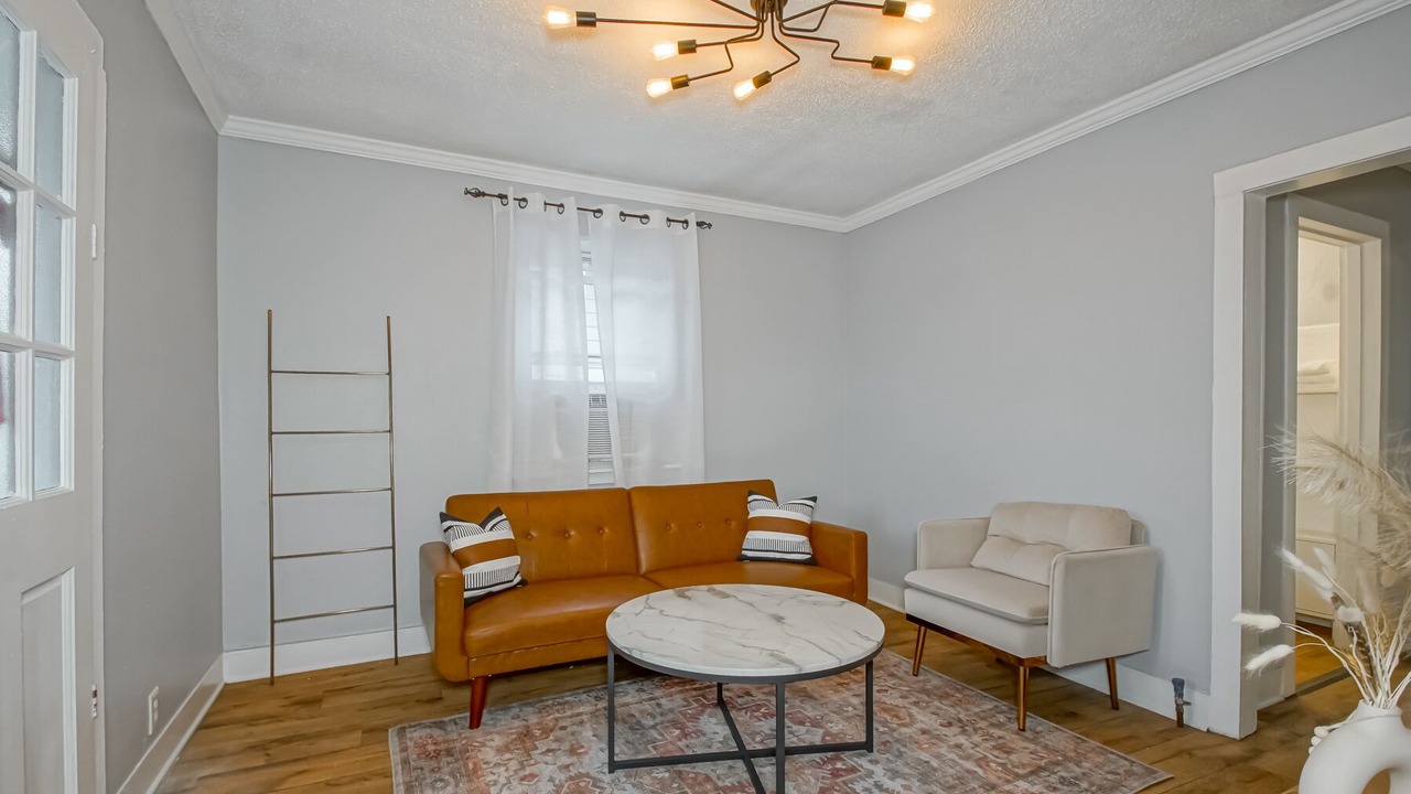 Photo of Livingroom in Whitney