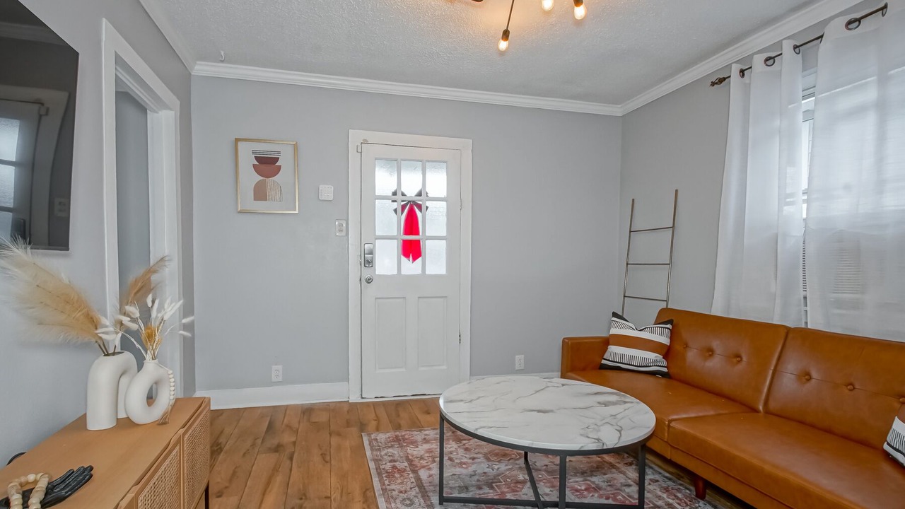 Photo of Livingroom in Whitney