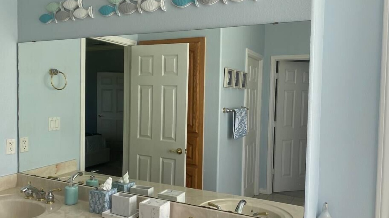 Photo of Bathroom in Dinero