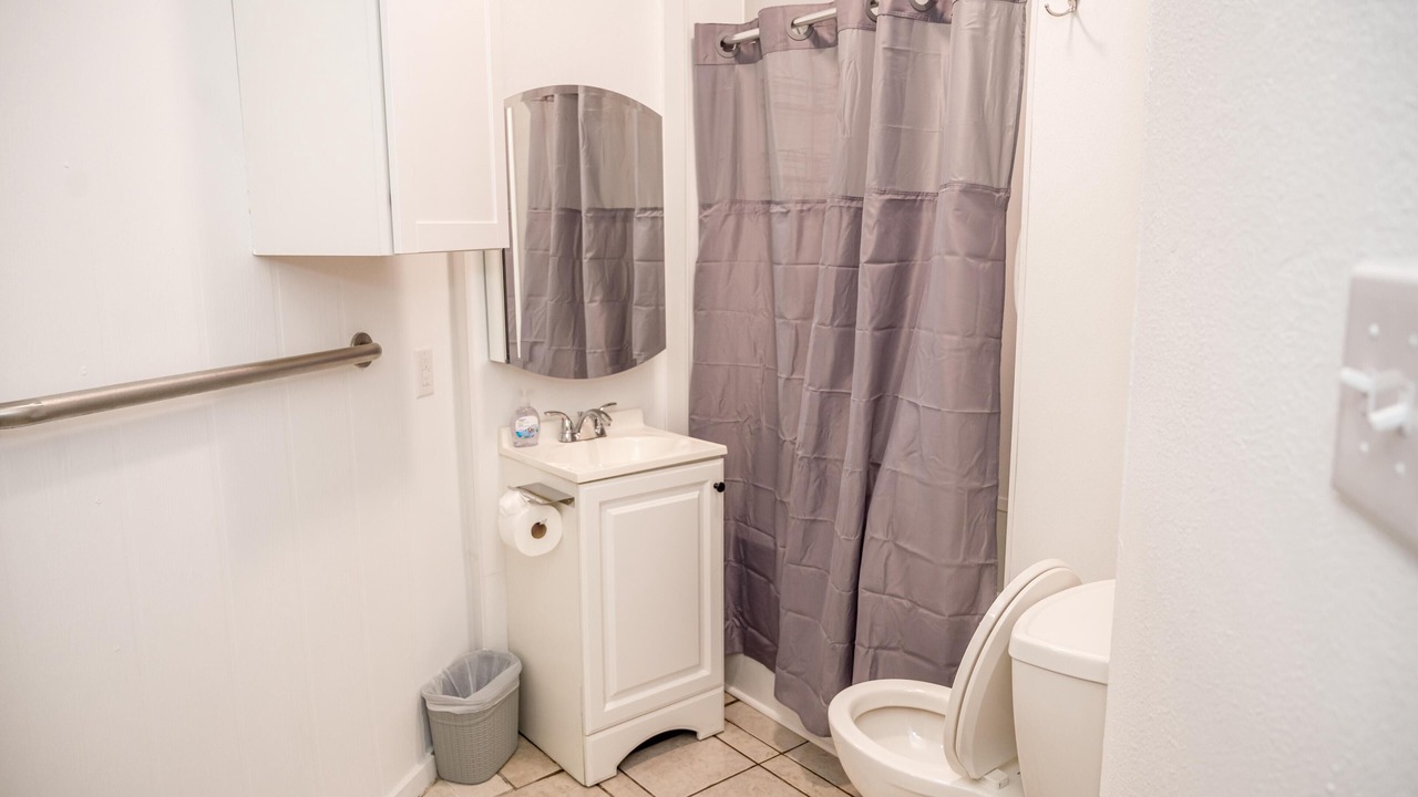 Photo of Bathroom in Black Pearl