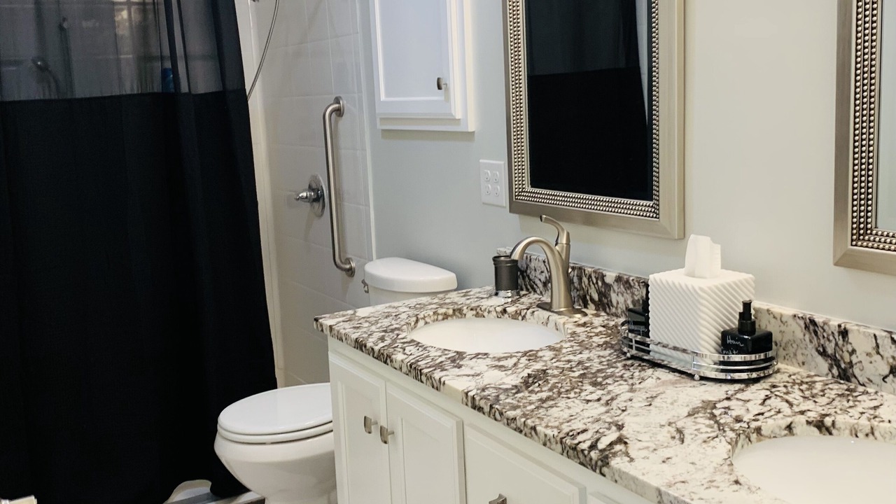 Photo of Bathroom in Sunset