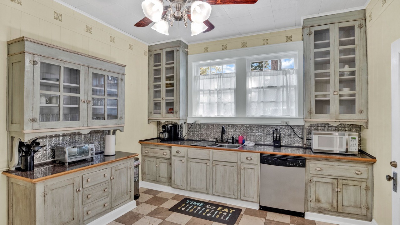 Photo of Kitchen in Highland Historic District