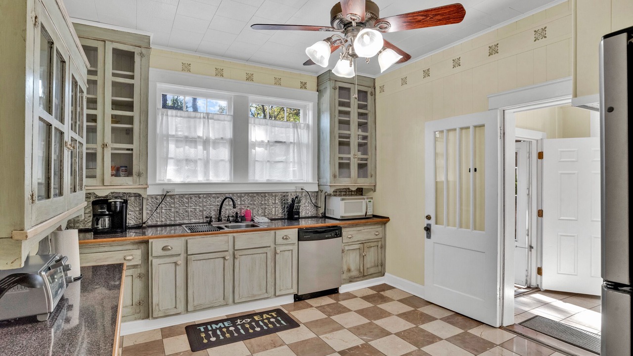 Photo of Kitchen in Highland Historic District
