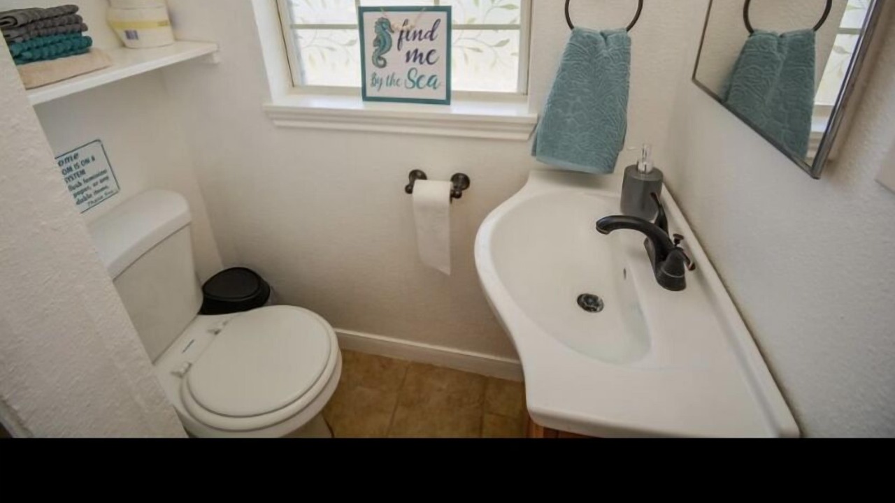 Photo of Bathroom in Hitchcock