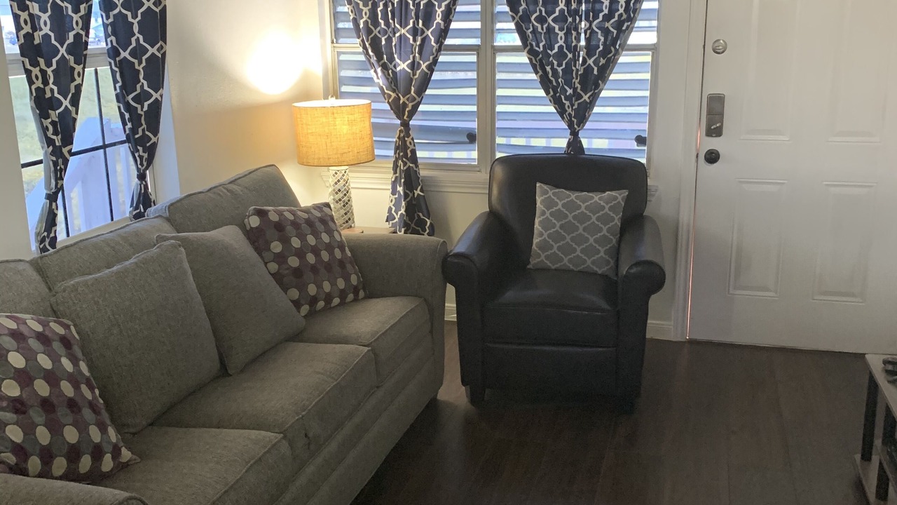 Photo of Livingroom in Hitchcock