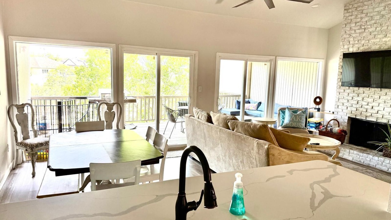 Photo of Livingroom in Point Venture