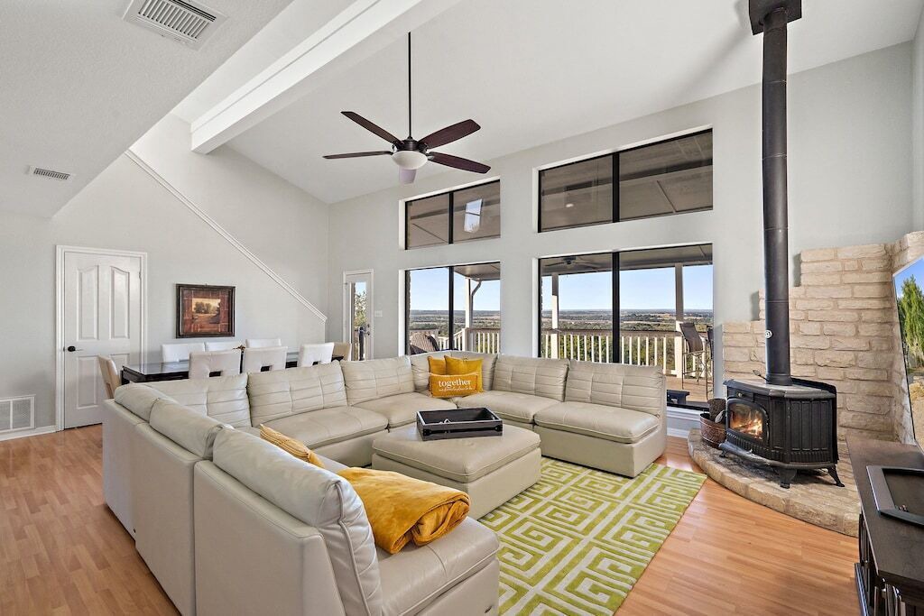 Photo of Livingroom in Spicewood