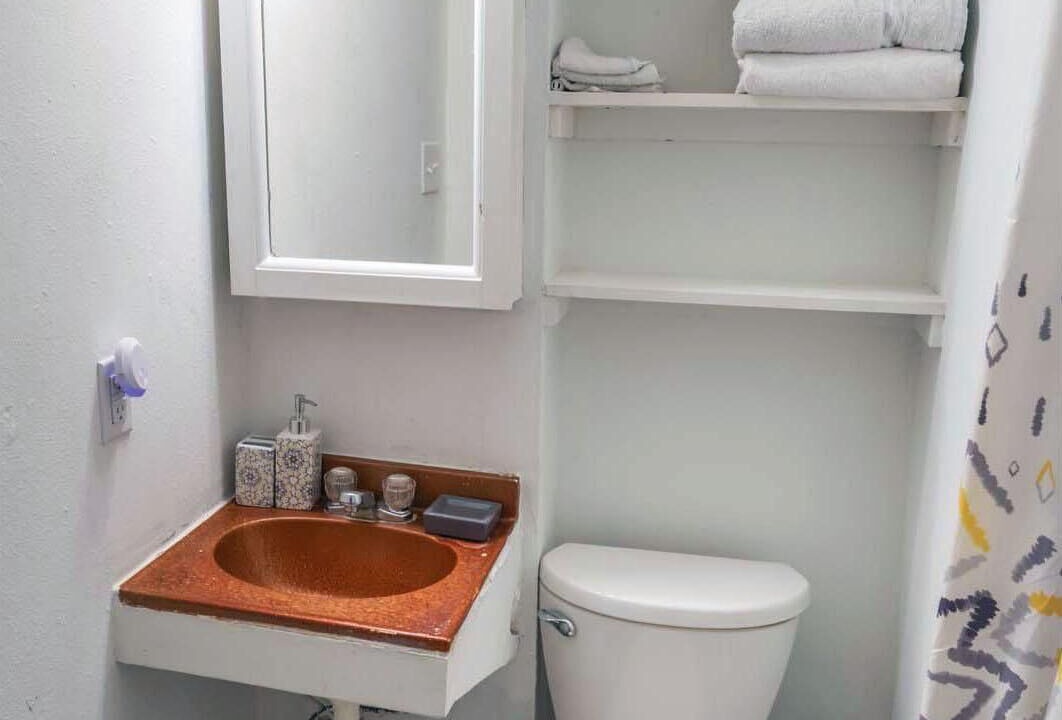 Photo of Bathroom in Black Pearl