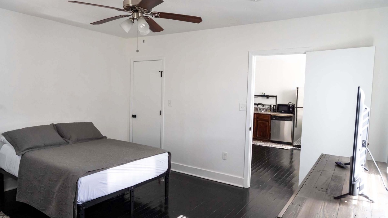Photo of Bedroom in Black Pearl