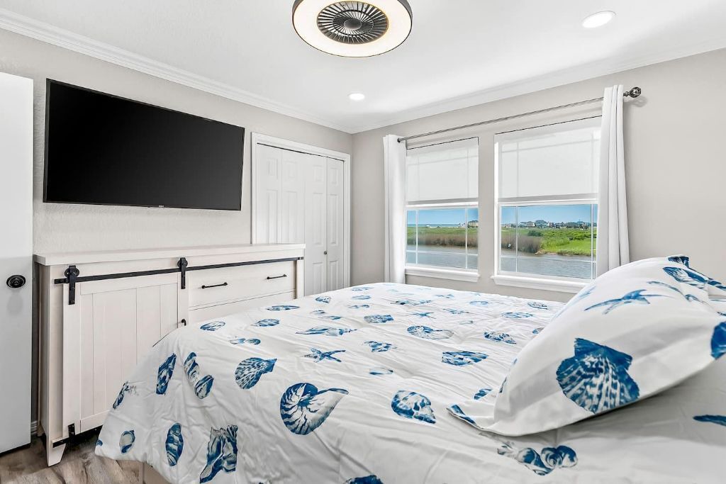 Photo of Bedroom in Surfside Beach