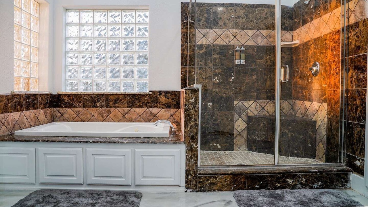 Photo of Bathroom in Kemp