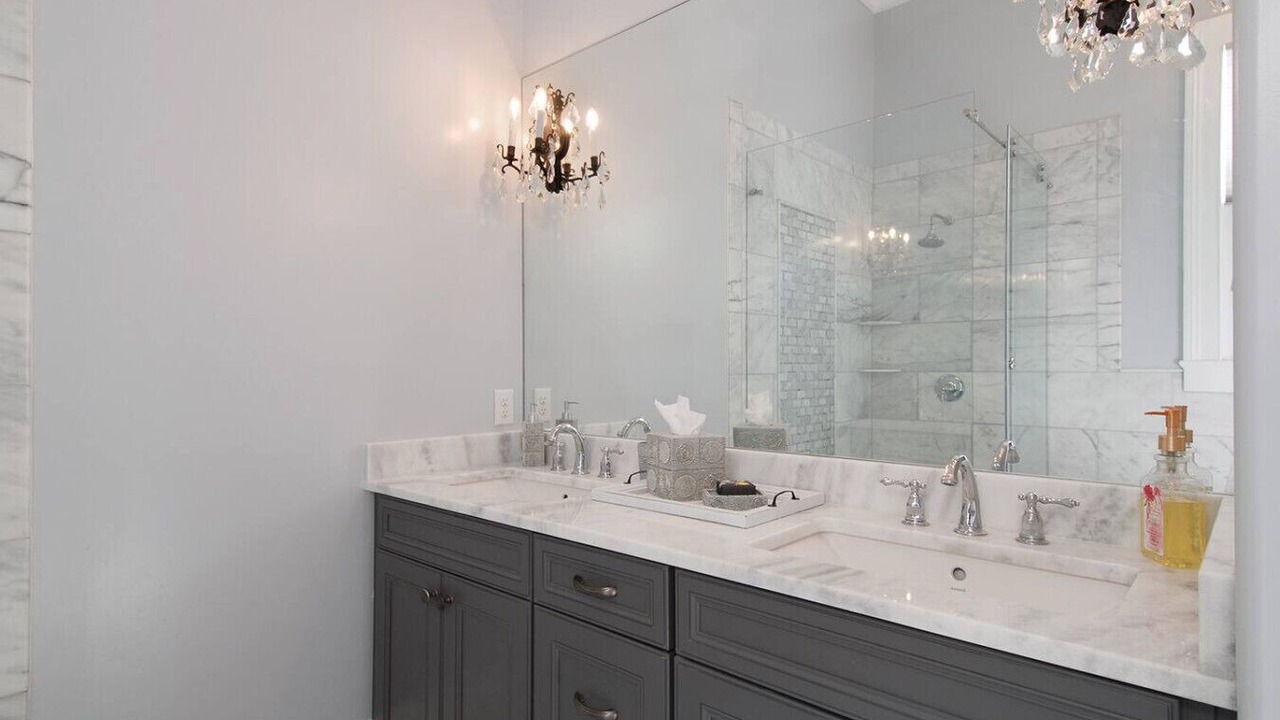 Photo of Bathroom in Uptown Historic District
