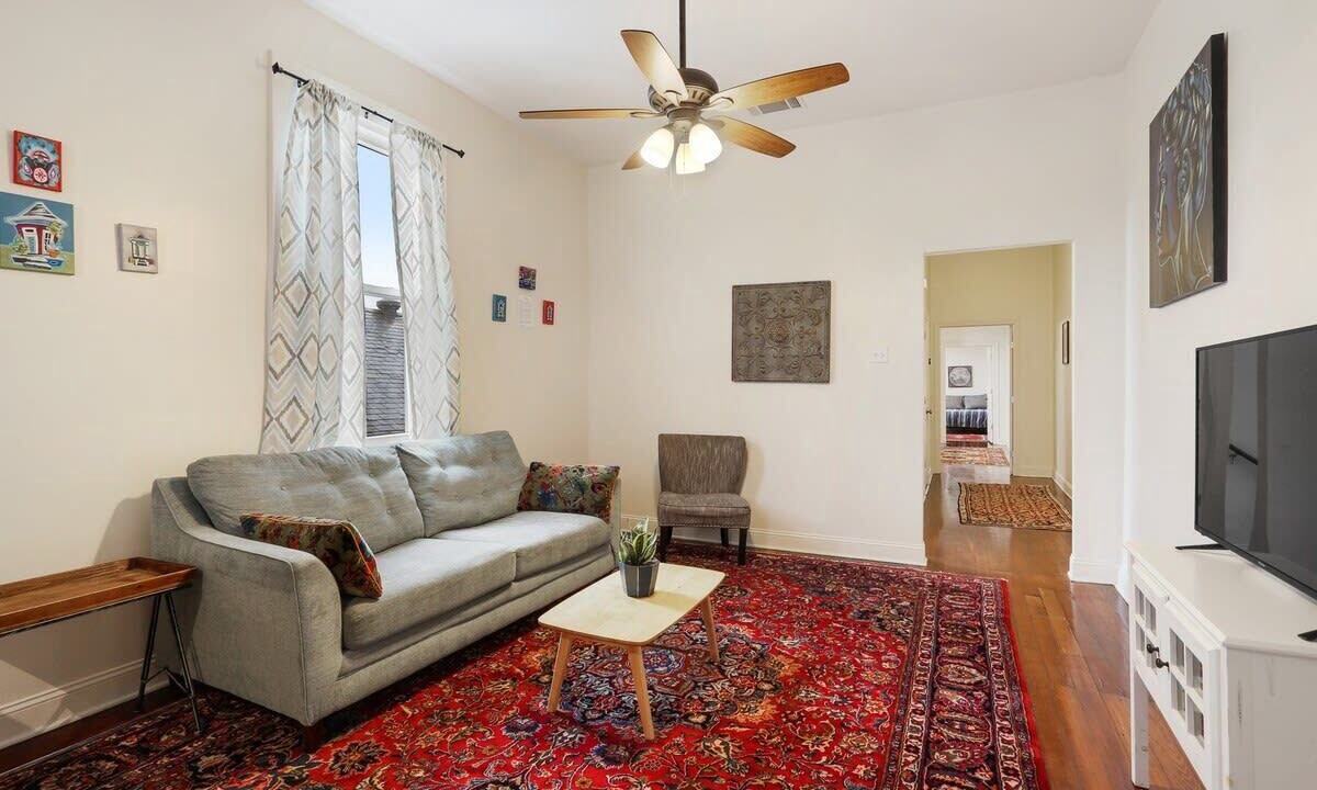Photo of Livingroom in Seventh Ward
