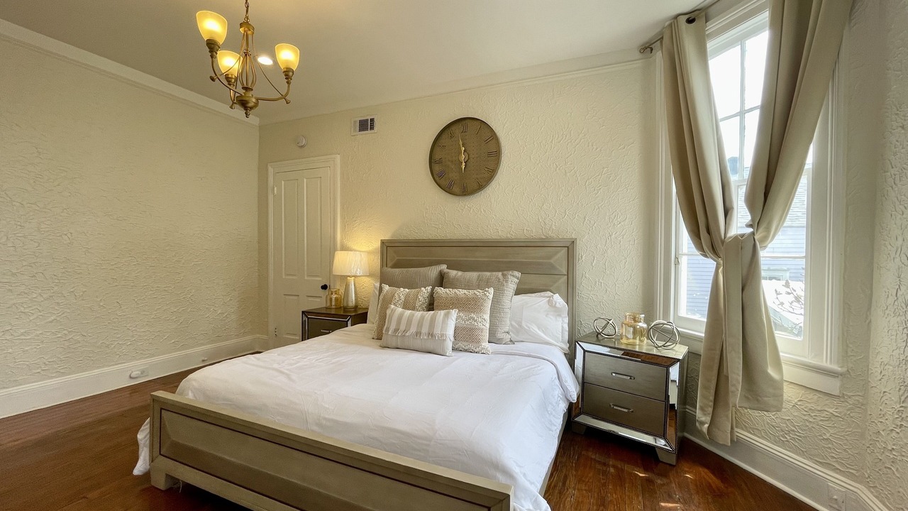 Photo of Bedroom in Mid-City