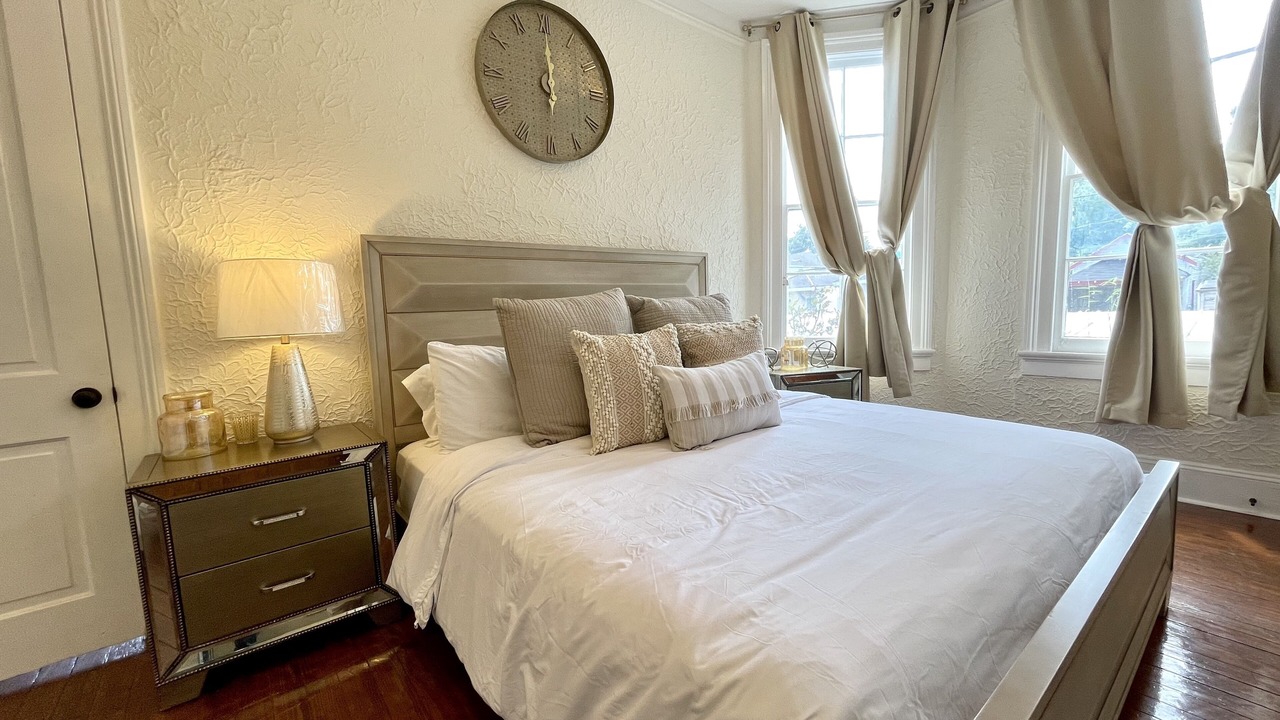 Photo of Bedroom in Mid-City
