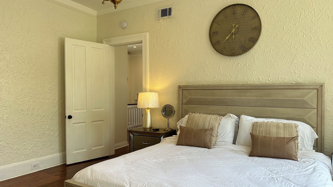 Photo of Bedroom in Mid-City