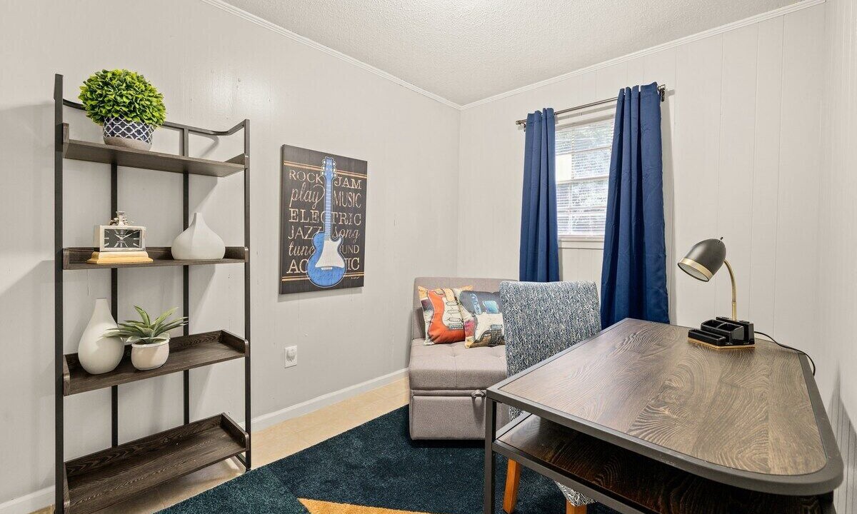 Photo of Livingroom in Pineville