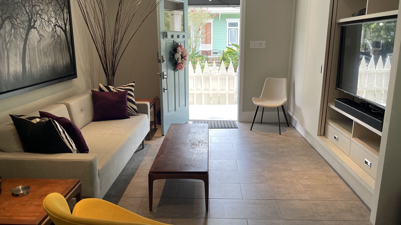 Photo of Livingroom in Central Carrollton Association