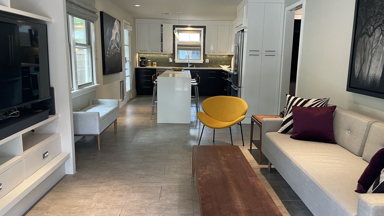 Photo of Livingroom in Central Carrollton Association