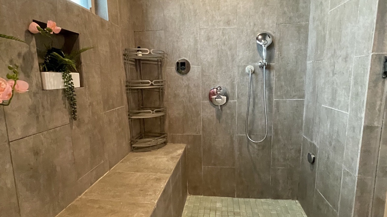 Photo of Bathroom in Central Carrollton Association