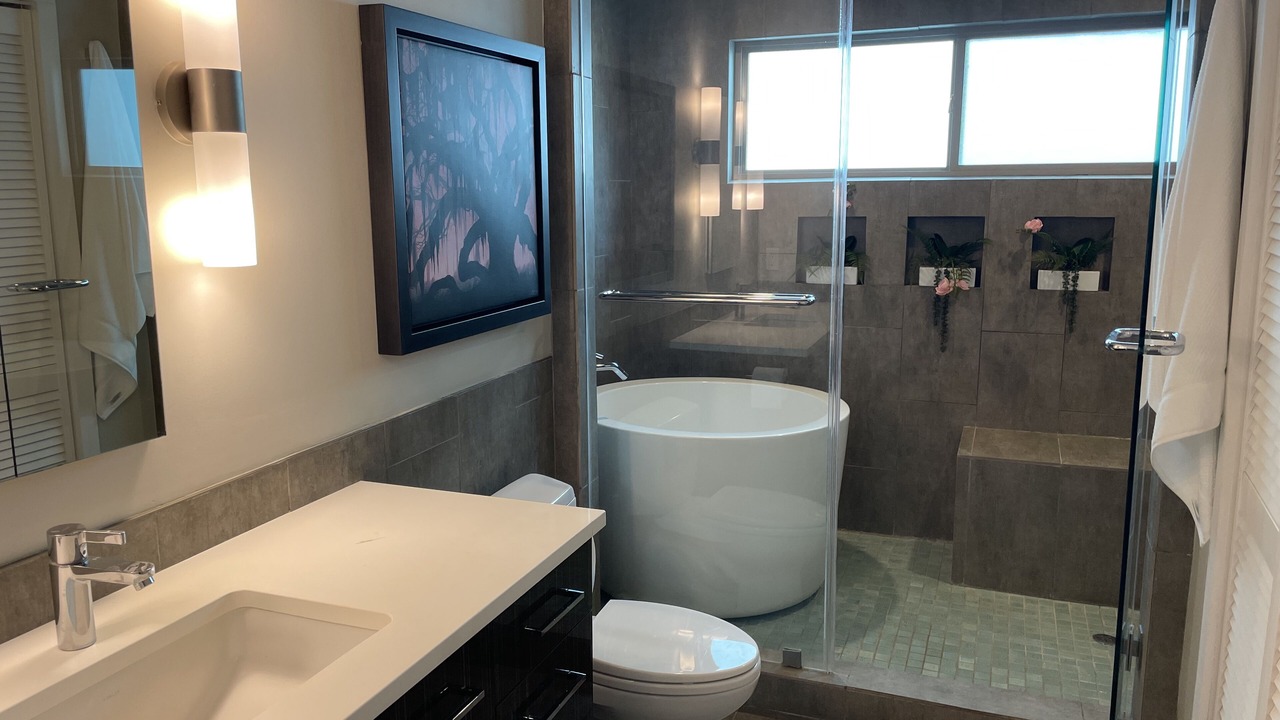Photo of Bathroom in Central Carrollton Association