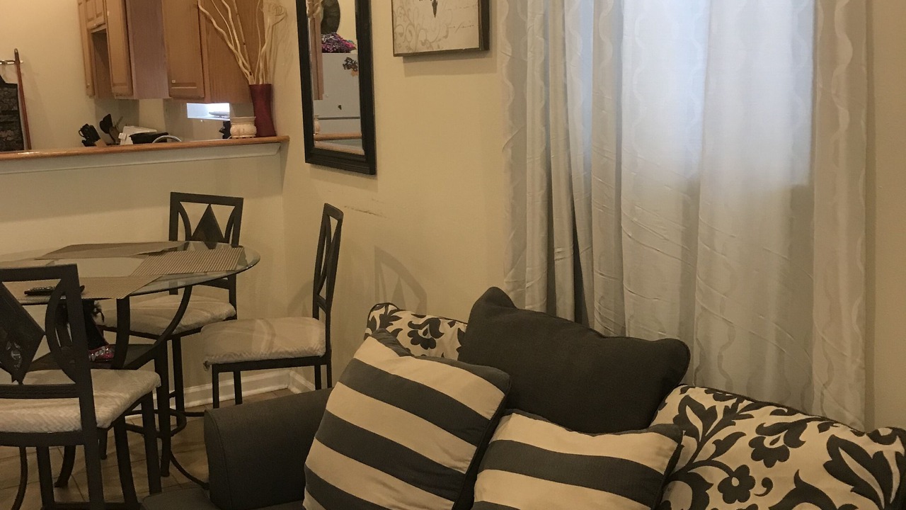 Photo of Livingroom in Hoffman Triangle